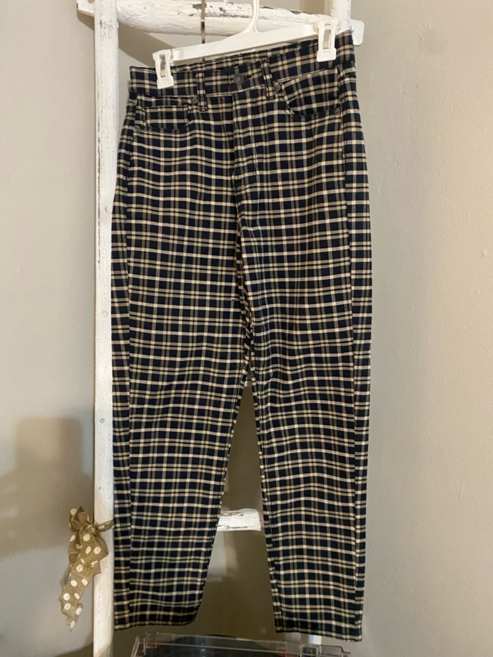 American Eagle Outfitters Black and Cream Plaid Pants